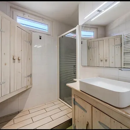 Cozy House Near The And Town Centre בית נופש